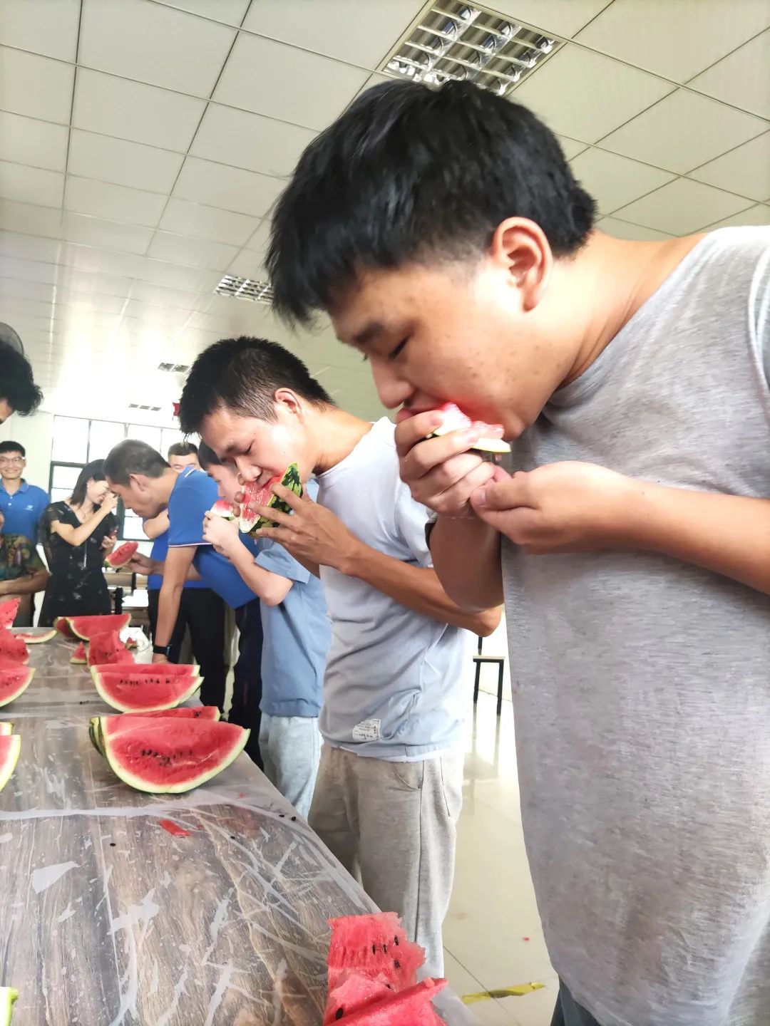 每日黑料吃瓜，追踪娱乐圈的爆料大戏
